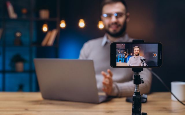 Educating Your Audience is the Ultimate Marketing Power Move -A Financial Literacy Month Special